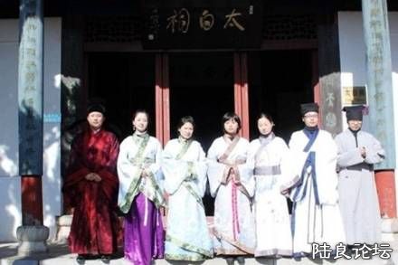 深衣.jpg 深衣.jpg