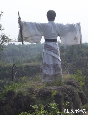 曲裾2.jpg 曲裾2.jpg