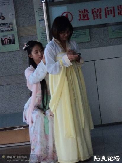 齐胸.jpg 齐胸.jpg