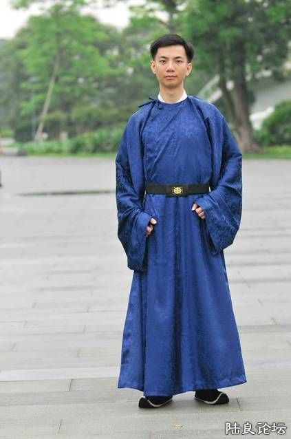 圆领袍.jpg 圆领袍.jpg